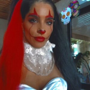 Gabriela Sari Instagram - Halloween Birthday🎃🎂👻🎉

Un poco del finde cumpleañero 
Familia, amigos ,el rédalo de la vida ♥️

Gracias por acompañarme siempre ☀️

@tarotrodante @wheniwishentretenimiento 
@sisucafeva @majomartincakes 
@annier_catering @cotillonmayoristaolivia 
@maguistyle_. @el.rincon.de.valentina