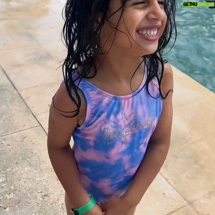 Gabriela Sari Instagram - Se terminaron las vacaciones 😅😍♥️🏖️ mucho amor para este comienzo de año. Lo vamos a dar toooo💘💖💜💘💖💜💘💖💜💘💖💜💘