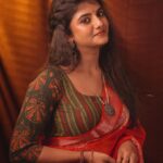Gabriella Charlton Instagram - Last set of pictures 🤎 Saree & blouse @sdduniqueboutique_97 Photography- @sathyaphotography3 @shineebee_photography Makeup - @makeup_by_kez Hair - @banuhairstylist 📍@kezmakeupstudioandacademy