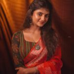 Gabriella Charlton Instagram - Last set of pictures 🤎 Saree & blouse @sdduniqueboutique_97 Photography- @sathyaphotography3 @shineebee_photography Makeup - @makeup_by_kez Hair - @banuhairstylist 📍@kezmakeupstudioandacademy