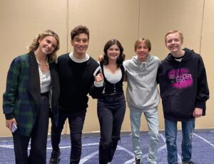 Gabriella Pizzolo Instagram - the weekend of a lifetime at #strangercon with some familiar faces! thank you for the memories, Chicago!!