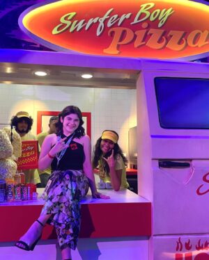 Gabriella Pizzolo Instagram - it looks like they all know the lyrics at the @strangerthings.experience !!
