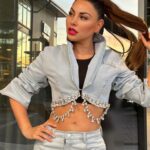 Gaby Ramirez Instagram - @bellofcalifornia . Que es lo que más te gusta hacer en #christmas ? Salir con los #friends #con #boyfriend or #girlpower #girlfriend . #santaclaus #gabyramirez