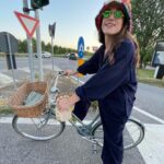 Gaia Gozzi Instagram - Recap emozionale variopinto 🪸🎡🌆💘🏄‍♀️🪴🐛👾🪐