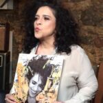 Gal Costa Instagram - 💿 Hoje é comemorado o Dia do Disco ou Dia do Disco de Vinil! O disco está presente na vida de Gal desde o início, quando foi vendedora na loja Ronny Discos, em Salvador. A menina Gracinha (ou Gau, com ú mesmo) não poderia imaginar que anos depois estaria vendendo milhões de discos no Brasil e no mundo, e emocionando tanta gente com a voz! 🥰 Qual é o seu disco da Gal favorito? #GalCosta #EquipeGal #DiadoDisco