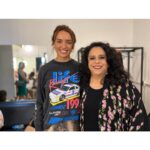 Gal Costa Instagram - 🩷💚 Hoje a Estação Primeira de Mangueira (@mangueira_oficial) completa 96 anos! Escola de samba do coração de Gal, que em 1994 homenageou os Doces Bárbaros com o enredo “Atrás Da Verde-Rosa Só Não Vai Quem Já Morreu”, um clássico da escola carioca. Em 2022, Gal participou de 2 noites do Show de Verão da @mangueira_oficial, no Rio de Janeiro, onde reencontrou grandes amigos mangueirenses, como Teresa Cristina, Leci Brandão, Chico Buarque, entre outros. Salve a Mangueira! Fotos: @giovanachanley #GalCosta #EquipeGal