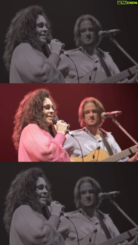 Gal Costa Instagram - #TBT Gravado dia primeiro de fevereiro de 2020, durante a turnê “A Pele do Futuro Ao Vivo”, na Fundição Progresso, Rio de Janeiro, pouco antes do isolamento imposto pela pandemia. O registro ao vivo de “Baby” (@caetanoveloso), com Gal e @rubelrubelrubel, foi feito sem maiores pretensões e lançado em julho de 2020 nas plataformas digitais, alcançando mais de 17 milhões de plays no Spotify e 1,3 milhões no YouTube. Recomenda-se ouvir no repeat! E se quiser salvar na sua playlist, confira no seu aplicativo de música favorito. (Link na bio) #GalCosta #Rubel #FundiçãoProgresso #EquipeGal