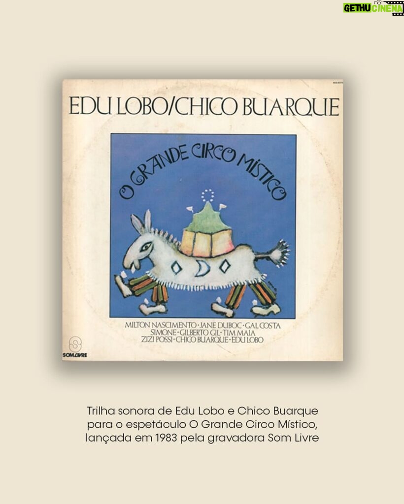 Gal Costa Instagram - Há 41 anos, era lançada a trilha sonora do espetáculo O Grande Circo Místico (Som Livre), baseado num poema de Jorge de Lima sobre a dinastia circense da família Knieps, criada originalmente para o Ballet Teatro Guaíra de Curitiba. A trilha criada por @oficialedulobo em parceria com @chicobuarque, conta com grandes nomes da música brasileira, como Gal Costa, Milton Nascimento, Simone, Gilberto Gil, Zizi Possi, Jane Duboc e Tim Maia. Gal ficou responsável por gravar a faixa “A história de Lily Brawn”, uma recriação a partir do poema de Jorge de Lima, publicado no Túnica Inconsútil, de 1938. No original, Lily Braun é uma deslocadora, com um santo tatuado no ventre. Chico faz a própria Lily contar sua história: “Como num romance /O homem dos meus sonhos / Me apareceu no dancing / Era mais um / Só que num relance / Os seus olhos me chuparam / Feito um zoom”. O espetáculo e a trilha sonora atravessam gerações e canções como “Ciranda da Bailarina” e “Beatriz” são sucessos de público até hoje. Edu Lobo fala sobre músicas criadas para espetáculo O Grande Circo Místico: “A escolha dos artistas deste projeto surgiu das próprias canções: elas é que comandaram as decisões. A convivência nas gravações foi, como sempre, a melhor possível. Sem falsa modéstia, acho que foi um belo trabalho”. Fonte: Revista Veja / G1 / FB AcervoGalCosta / @evangelinamaffei #GalCosta #EquipeGal