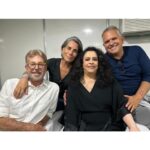 Gal Costa Instagram - 2 anos! Em abril de 2022, Gal participou do festival @rockthemountain, nos dias 17 e 24/04, em Itaipava (RJ). Muita festa e alegria no camarim nos dois dias de apresentação no festival. “Eu acho importante devolver, retribuir essa nova geração. Eles bebem na minha fonte, assim como eu me influenciei por outros artistas”, comentou Gal. 🤩 Fotos: @giovanachanley #GalCosta #RockTheMountain #EquipeGal