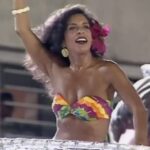 Gal Costa Instagram – 30 anos deste desfile histórico da escola de samba Mangueira com enredo em homenagem aos Doces Bárbaros. A escola do coração de Gal não ganhou o campeonato, mas o samba enredo “Atrás Da Verde-Rosa Só Não Vai Quem Já Morreu” (1994) se tornou um clássico da escola carioca. 

Hoje é dia de ver a Mangueira! A Mangueira desfila nesta madrugada (previsão de entrada à 1h da manhã). Quem vai torcer pela verde-rosa? 

Vídeo: g1

#GalnoCarnaval #GalCosta #EquipeGal