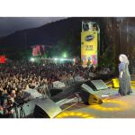 Gal Costa Instagram - 2 anos! Em abril de 2022, Gal participou do festival @rockthemountain, nos dias 17 e 24/04, em Itaipava (RJ). Muita festa e alegria no camarim nos dois dias de apresentação no festival. “Eu acho importante devolver, retribuir essa nova geração. Eles bebem na minha fonte, assim como eu me influenciei por outros artistas”, comentou Gal. 🤩 Fotos: @giovanachanley #GalCosta #RockTheMountain #EquipeGal