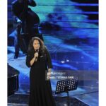 Gal Costa Instagram - Há exatos 16 anos, Gal foi um dos destaques no 58º Festival da Canção Italiana, que aconteceu no Ariston Theatre, em 28 de fevereiro de 2008, em Sanremo, Itália. Gal fez um dueto com o italiano @sergiocammariere na canção “L’amore Non Si Spiega”. As comemorações pelos 50 anos da bossa nova chegaram ao Velho Continente. A cantora Gal Costa recebeu um convite do pianista e compositor Sergio Carmariere para um dueto, no Festival da Canção Italiana, em Sanremo. Ele compôs “L’amore non si spiega” e buscava uma cantora brasileira para interpretar a canção e realizar uma homenagem ao gênero. O músico entrou em contato com a obra de Gal através do empresário Ettore Careta, que não pensou duas vezes antes de indicar a gata do sorriso de Alice. A baiana cantará uma versão em português da ‘bossa nova italiana, adaptada por Massimiliano de Tomasi. Para a ocasião, a cantora escolheu um modelito by Narciso Rodriguez. Fonte: Jornal do Brasil Fotos: Tiziana Fabi/AFP e Elisabetta Villa via Getty Images #GalCosta #EquipeGal