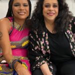 Gal Costa Instagram - 🩷💚 Hoje a Estação Primeira de Mangueira (@mangueira_oficial) completa 96 anos! Escola de samba do coração de Gal, que em 1994 homenageou os Doces Bárbaros com o enredo “Atrás Da Verde-Rosa Só Não Vai Quem Já Morreu”, um clássico da escola carioca. Em 2022, Gal participou de 2 noites do Show de Verão da @mangueira_oficial, no Rio de Janeiro, onde reencontrou grandes amigos mangueirenses, como Teresa Cristina, Leci Brandão, Chico Buarque, entre outros. Salve a Mangueira! Fotos: @giovanachanley #GalCosta #EquipeGal