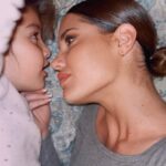 Gala Caldirola Instagram - Soy la única que siente que los domingos vienen con un poquito de nostalgia ? De ver una película, abrazos y caricias en pelo🥹 Pero que suerte que la tengo a ella , que me llena de amor cada día! Amor de mi vida🤍