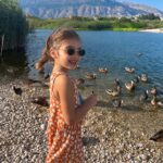 Gala Caldirola Instagram - Fuimos al Río a ver los patitos con el nonno 🦆🤍
