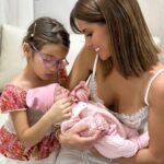 Gala Caldirola Instagram - Bienvenida a la familia AMALIA🤍 Te esperábamos con ansias! Aquí tienes a una prima mayor que te cuidará y te amará y una tía que estará siempre para ti aún si viva a muchos kilómetros, aqui estuvimos para recibirte!!! Enhorabuena papitos @carolinasanchezisla @franki_danilo 🍼