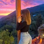 Gala Caldirola Instagram - Simplemente mirar el cielo, hablar, reírnos, una copita de vino y ver cómo el azul se transforma en amarillo, naranja, rosado y color fuego hasta oscurecerse por completo. Para mi esto, fue simplemente un momento perfecto!! Y qué sitio tan bonito!!!!!