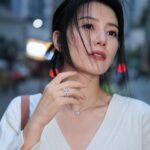 Gao Yuanyuan Instagram - 在重庆街头👣#GOOTD @chaumetofficial @celine