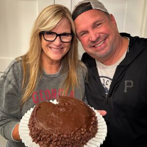 Garth Brooks Instagram - All hail the Queen!!!! love, g 

To watch #StudioG click link in bio