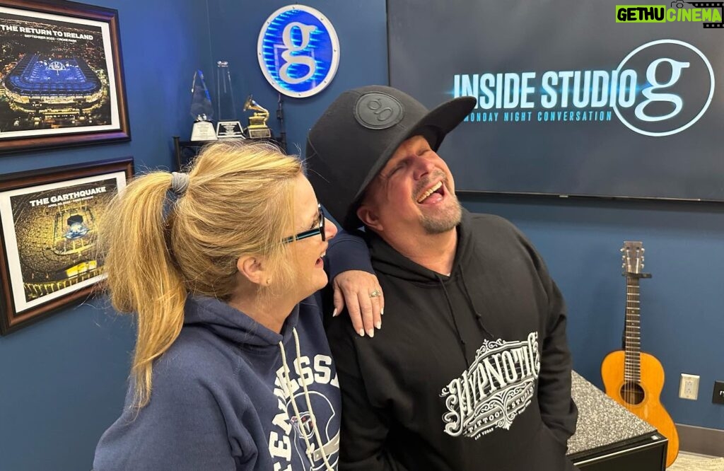Garth Brooks Instagram - There’s more than just a new look for #StudioG!!! HA!!! love, g (Click link in bio to watch #StudioG)