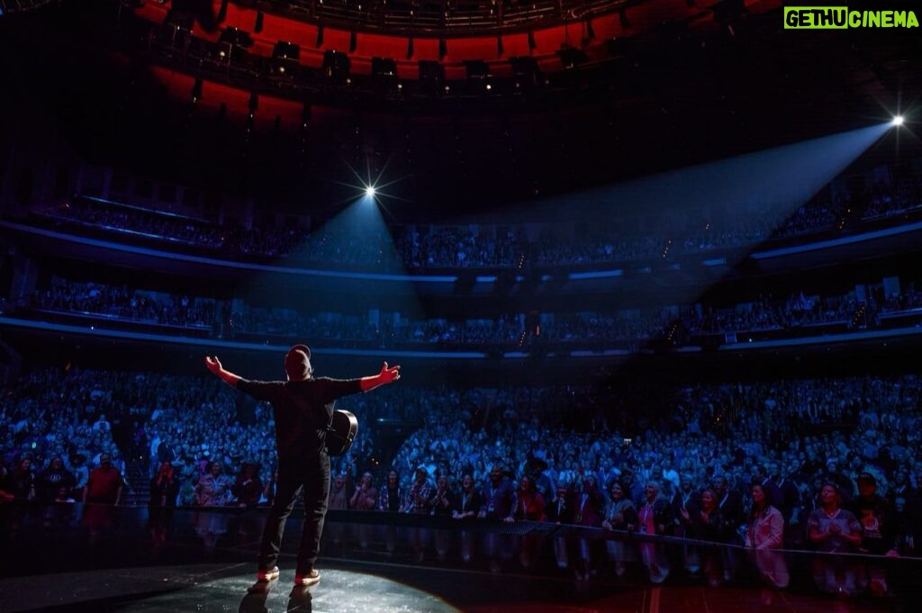 Garth Brooks Instagram - What an EPIC 2023 at @caesarspalace! Thank YOU for showing up BIG every single night and bringing the party to Vegas! Can’t wait to do this again in 2024! love, g