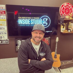 Garth Brooks Instagram - Celebrating 5 YEARS of spending every Monday night with YOU #StudioG! love, g 

*To watch, click link in bio*