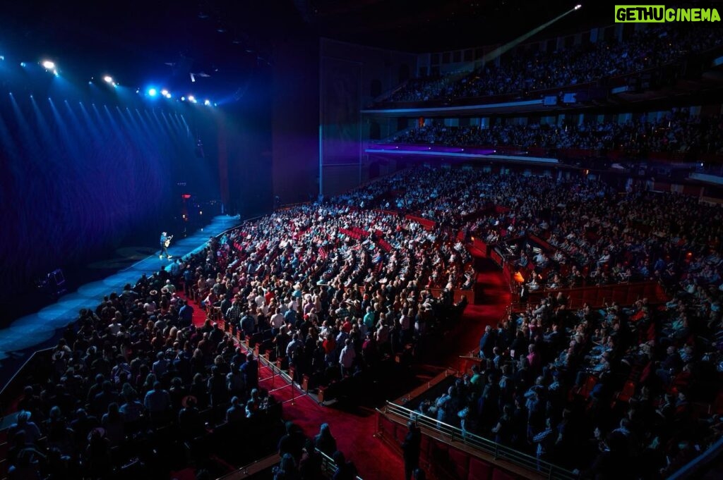 Garth Brooks Instagram - What an EPIC 2023 at @caesarspalace! Thank YOU for showing up BIG every single night and bringing the party to Vegas! Can’t wait to do this again in 2024! love, g