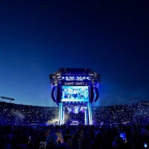 Garth Brooks Instagram - GO IRISH!!!!!!! love, g