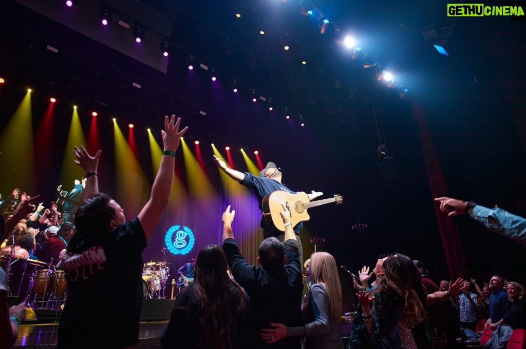 Garth Brooks Instagram - What an EPIC 2023 at @caesarspalace! Thank YOU for showing up BIG every single night and bringing the party to Vegas! Can’t wait to do this again in 2024! love, g