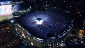 Garth Brooks Instagram - From the "Garthquake" in Baton Rouge to the Country Music Hall of Fame!!!! love, g

To watch #StudioG click link in bio! #GARTHinBATONROUGE #LSU #TigerStadium #BatonRouge #Garthquake22
