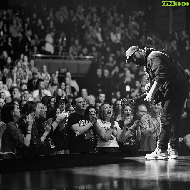 Garth Brooks Instagram - What an EPIC 2023 at @caesarspalace! Thank YOU for showing up BIG every single night and bringing the party to Vegas! Can’t wait to do this again in 2024! love, g