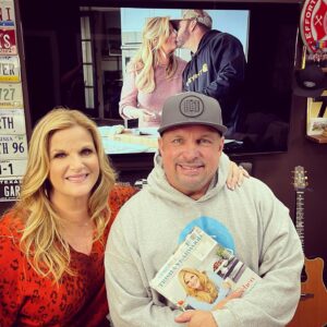 Garth Brooks Instagram - The Queen’s NEW cookbook #TrishasKitchen is officially ON SALE today (link in bio)! Congratulations @trishayearwood this is your BEST ONE YET! What recipe should we make tonight 😃 love, (your official taste tester) g