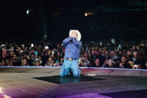 Garth Brooks Instagram - San Diego you will forever be MORE THAN A MEMORY to me!!! Tonight you gave me exactly what I needed THANK YOU for kicking off the final leg of The Stadium Tour!!!! love, g #GARTHinSANDIEGO