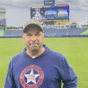 Garth Brooks Instagram - The Garth Brooks Stadium Show is coming home to NASHVILLE! ON SALE happens in 7 minutes (link in bio Ticketmaster.com/GarthBrooks) #GARTHinNASHVILLE -Team Garth