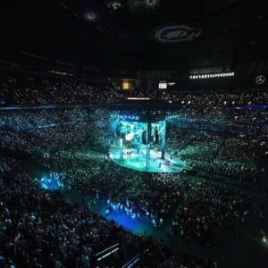 Garth Brooks Instagram - Louisiana, anyone is f*cking lucky to come play for you!!!! Thank you for tonight! Thank you for my life!!! love, g
#garthatsugarbowl