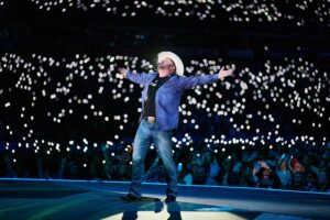 Garth Brooks Instagram - Thought nothing could be louder than Friday night
I was wrong!!!!
Holy Cow Music City!!!!!
THAT’S how you do it!!!!
I’m a FAN!!!!
love, g #GARTHinNASHVILLE