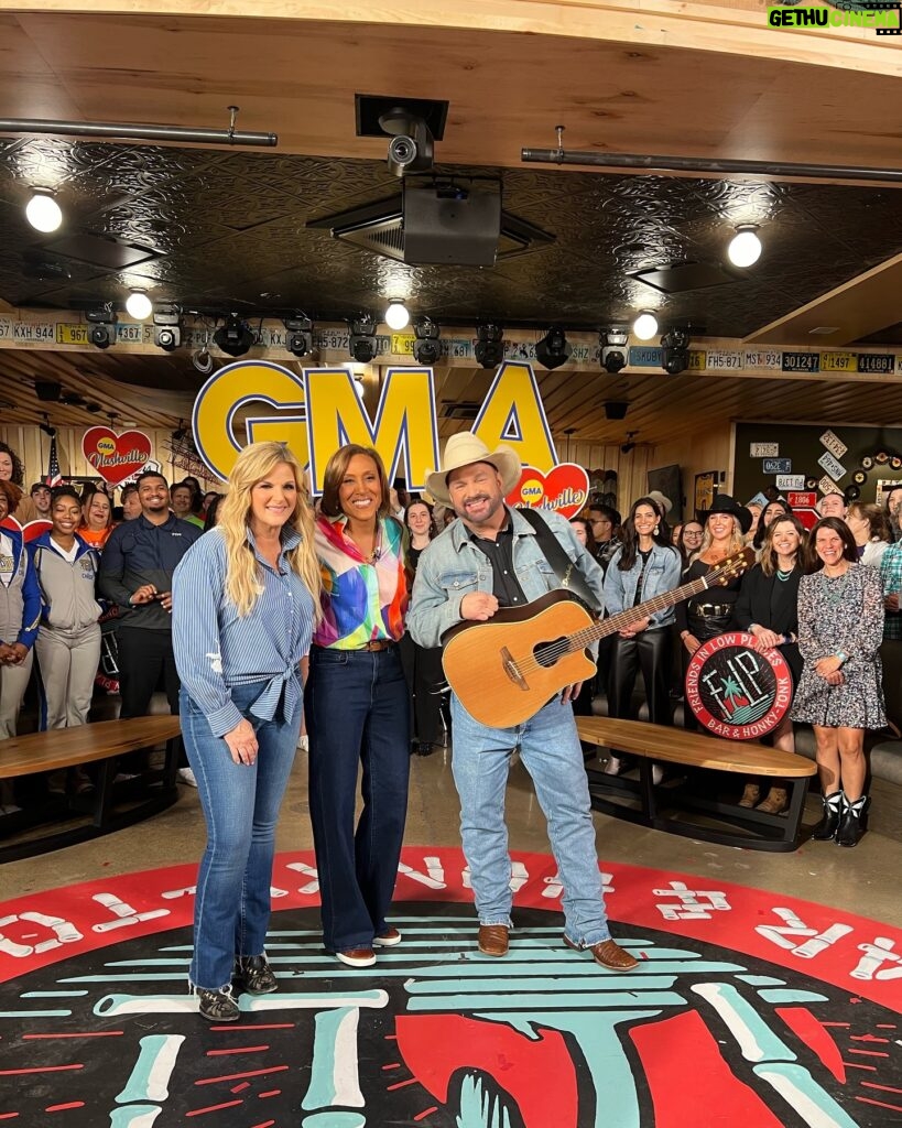 Garth Brooks Instagram - Thank you @robinrobertsgma & @goodmorningamerica for coming to the NEON NEIGHBORHOOD to help us open @friendsbarnash!!!! love, Mr. Yearwood