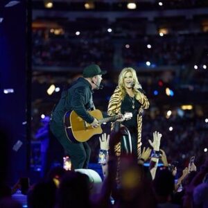 Garth Brooks Instagram - Louisiana, anyone is f*cking lucky to come play for you!!!! Thank you for tonight! Thank you for my life!!! love, g
#garthatsugarbowl