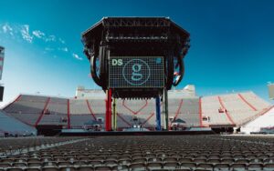 Garth Brooks Instagram - Looks like GAME DAY in Lincoln! #GoBigRed!!!! I CAN’T WAIT!!! love, g