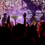 Garth Brooks Instagram - I LOVED playing in the house YOU built! Love, g #Homegame @FriendsBarNash