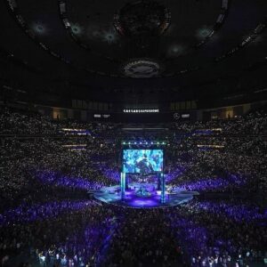 Garth Brooks Instagram - Louisiana, anyone is f*cking lucky to come play for you!!!! Thank you for tonight! Thank you for my life!!! love, g
#garthatsugarbowl