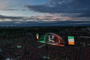 Garth Brooks Instagram - When we sang The Dance together tonight, I realized… As great as 2014 could have been, it could not have held a candle to 2022 at Croke Park with YOU!! I LOVE IRELAND 🇮🇪 !!!!!! love, g #GARTHinIRELAND