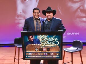 Garth Brooks Instagram - Charley Pride, the Opry and now the Ryman! Could it get any sweeter than this?! love, g 

* Click link in bio to watch tonight’s #StudioG *