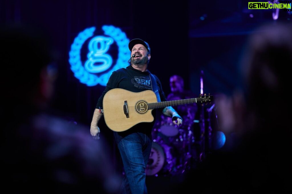 Garth Brooks Instagram - What an EPIC 2023 at @caesarspalace! Thank YOU for showing up BIG every single night and bringing the party to Vegas! Can’t wait to do this again in 2024! love, g