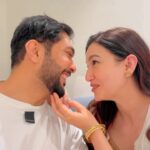 Gauahar Khan Instagram - Meri bholi biwi ♥️ ...hasiye , aur apni pyaari biwiyon ko tag kariye ! 😂 shukriya . #takelight #husbandandwife #thosewholaughtogetherstaytogether #reelsinstagram