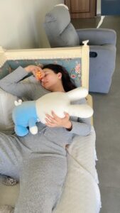 Gauahar Khan Instagram - Story of every #newmom !!! 😂🙋🏻‍♀️ #ifeelyou Drop a yawn in comments if you are also sleepless as me ! 🥱 #funny #reelsviral #myzehaan