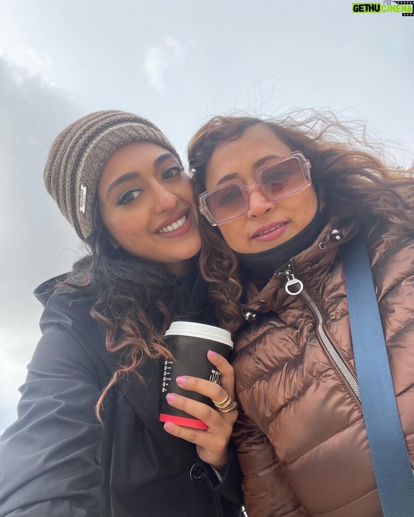 Gayatri Bhardwaj Instagram - Happy birthday mama 🌺 The older I grow, the more I realise that you’re the best friend I ever had. Thank you for showing me what unconditional love is. Please be my mom in every lifetime?❤️