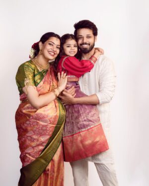 Geetha Madhuri Instagram - PC - @guntiartstudio 

@that_actor_nandu @daakshaayani_prakruthi 

Prakruthi’s outfit - @chandamama_designerstudio