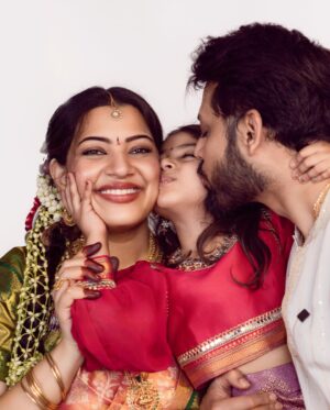 Geetha Madhuri Instagram - PC - @guntiartstudio 

@that_actor_nandu @daakshaayani_prakruthi 

Prakruthi’s outfit - @chandamama_designerstudio