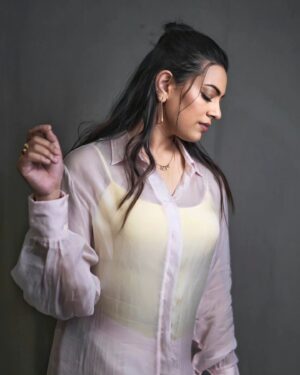 Geetha Madhuri Instagram - In frame @singergeethamadhuri 

Hair makeup & styling me @emraanartistry @hyderabadbeautycentre
@galaeyelashesartistry

Outfit by @krithi_keerthi @queena_designs 

Photography @csk_cliks